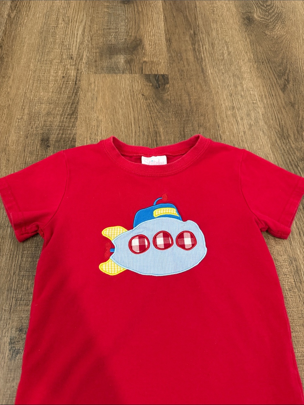 Stitchy Fish Boys Submarine Appliqué Shirt Red Size 3T - Picture 4 of 7